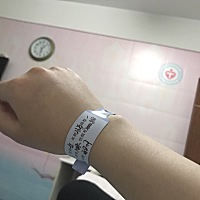 肚型尖尖的，肚脐凸起，颈纹加深（一点黑），腋下变黑，后期长妊娠纹，前期孕吐不明显，不怎么好甜，可...