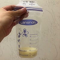 从昨晚9:30大宝宝吃完一直没挤，今天是宝宝出生的第6天，第一次挤那么多，宝宝可以吃妈妈的奶水了，开心...