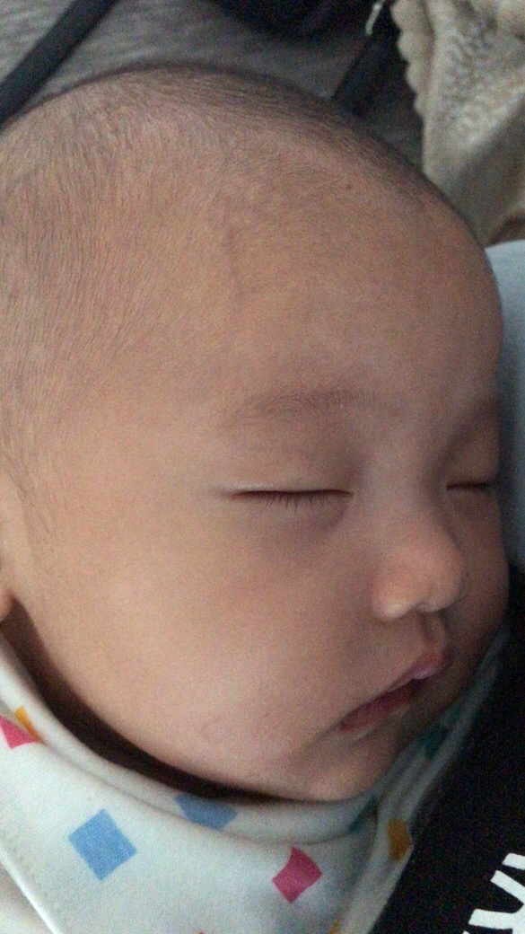 一天一个变化，宝宝越来越可爱了，自从有你了妈妈视觉效果不错，那么细一根头发丝，大晚上都可以看的见，搁平时找个东西在眼前都会视而不见的，不是眼瞎了，而是真的找不到！耳朵也灵敏了，在吵闹的环境你咳嗽、放屁我都听的见。不管别人说什么，妈妈都会爱你的！去他么的按时喂养，去他大爷的干扰睡觉，你乐意什么时候吃就什么时候吃，你乐意什么时候睡就什么时候睡，只要你开心就好！ 自从有了我每天生活在水深火热之中，妈妈乐意啊，今年是个特殊的时期！终于明白了“禁足”是什么样子的，我胖了十斤啊，以前的手表紧巴巴的，把胳膊都累出来印子了，哎呀我去，小宝宝都是你给妈妈的肉肉啊！一个人带你不容易，有点累，还有点崩溃！爸爸去上班了，姥爷去赚钱了，姥姥有时候也很忙的，你是个乖宝宝，我很幸运遇见你！明白那些闹情绪的妈妈，有些阿姨都得抑郁症了，哎……太心酸了！你长大以后，如果结婚生子，妈妈一定会好好照顾你的感受！不会让你受欺负的，如果被欺负了，你一定要告诉你爸爸！因为你妈妈我不是好惹的！转眼间你已经快白天了，可以自己吃饱喝足睡觉了，有时候躺久了需要抱抱了，有时候也想自己躺着玩耍了，看见妈妈逗你玩自己会哈哈大笑了，睡久了，需要伸个大大的懒了，你成长的一点一点妈妈都记在心里，可惜啊，你爸爸错过了很多很多！