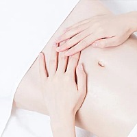 1.产后4-6小时应及时排尿 产后要及时排尿，这样才能不使膀胱过胀或经常处于膨胀状态。 2.产褥期应避免卧...