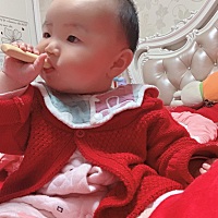 小馋猫，天天就知道吃 只要你健健康康的 想吃啥让你爸比给你整啥😎