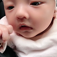 女儿四十多天了 一天比一天乖巧懂事 愿她只吃糖不吃苦 永远是我的小公主