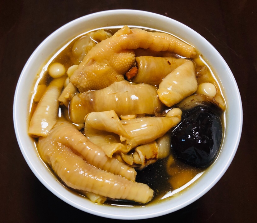 宵夜：花胶炖鸡脚