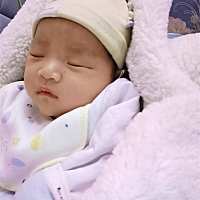 天啦 怀孕以后期待他的出生 出生以后希望他快点长大 当妈妈太难了 晚上玩 白天睡觉