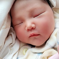 终于卸货了！每次检查都说发育迟缓两周多，结果还是按照原来的预产期出生！出生前羊水只有46。急诊剖腹...