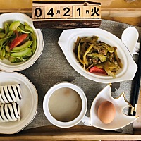最近血压比较低，准备这几天去医院检查下。 母乳喂养真心辛苦啊~ 好在宝宝比较乖！ 辅餐没拍，都让我直...