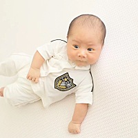 小米米一个半月啦，这个是满月拍的，是不是很可爱