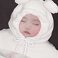 从出生到现在真是不容易呀，每天都是一只磨人的小妖怪，不过妈妈好爱你呀，真是还没出个门都怪想你呢 妈...