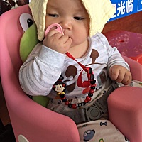 各位宝妈们，纯母乳喂养的宝宝，6个月了还没有攒肚子。之前去打疫苗问那些护士说5个多月了喂母乳还没有...