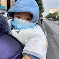 今天宝宝五个月了，准备了兔心、鸭舌、鱼、虾、排骨给宝宝开荤，宝宝第一次尝到这么好吃的东西，非常开...
