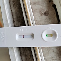 方平看又没有，对着天空又有，但是又好像有的位置不对，是不是这个试纸无效哦