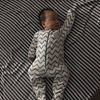 【初为人母】自己没觉睡，奶水不够，孩子抱睡，奶睡，吵夜，容易惊醒…… 于是我——好几次崩溃大哭，对...