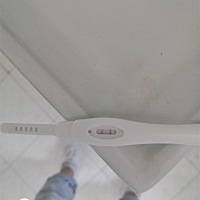经期推迟5天 ，但是每晚隐隐肚子疼，测试了一下，激动的跳起来