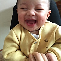 一个月不见了，好想宝宝，丑萌丑萌的终于长开了，快半岁了