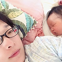 躺上床车，被推着走过横的、直的通道，来到产房。 我巴望的麻醉师感觉他动作有些慢条斯理（其实不然），...