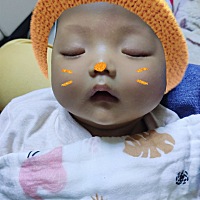 宝宝太小了，什么事都做不了，想去看一下都去不了，爷爷是在老家，而且放鞭炮会吓着宝宝。又没人帮我带...