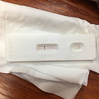 上个月月经是26号，今天都27号了，月经还没来，但这几天肚子隐隐痛，就像是来月经一样的，每天好困。今...