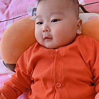 宝宝五个多月了 ，手脚总是像出汗湿露露的 非常时期也不敢去医院检查 ，请问宝妈们有知道的吗？是缺什么...