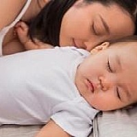 我都生完了，睡个觉还要有讲究?累不累啊? 其实呢，产后睡觉的姿势，当然是以新妈妈的舒服度为基础的，但...