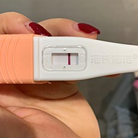 昨晚测大白板，本来都放弃了，抱着我老公一顿嚎，说这个月又没希望了，家里还有一个验孕试纸，想着用掉...