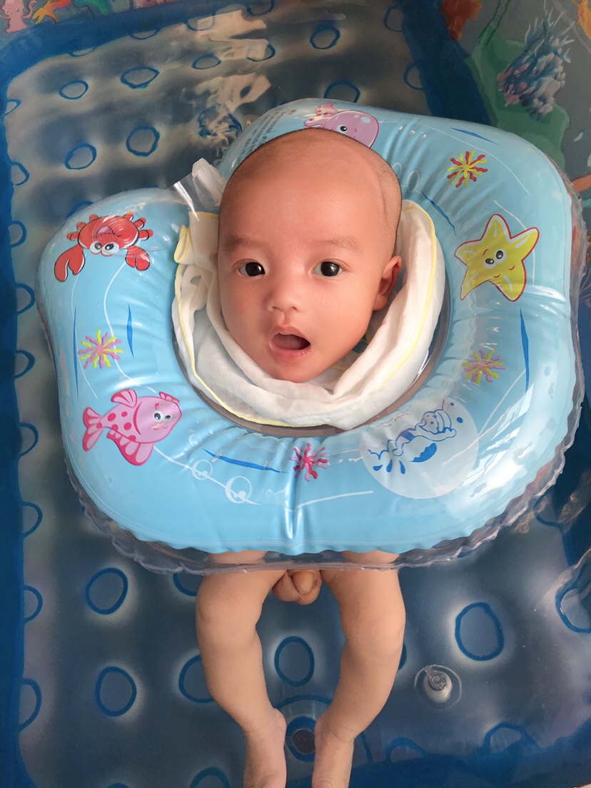 一個半月啦，給小洛帆游泳鍛鍊鍛鍊身體