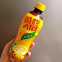 奶茶可乐，什么饮料都喝。。不知道宝宝喝奶会怎么样，目前没见什么异常。。一边内疚一边馋啊😷😷