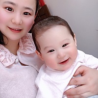 穿上粉粉的衣服，越发像个姑娘了😊