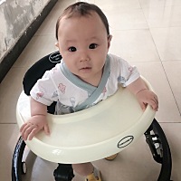 坐上小车车，赶的小狗到处跑😂😂