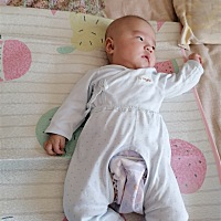 马上100天了，宝贝要健健康康长大，爸爸妈妈爱你