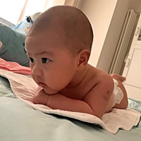 今天发现宝宝现在就能听懂我说的话，我叫他抬头做示范也能看得懂，超级聪明，记录。