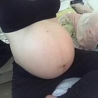 现在凌晨2:52分，5月2号了，算41周了 5月1号晚上11点开始轻微宫缩，一阵阵的痛和姨妈痛差不多，刚刚睡着...