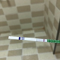 是有了吗。比昨天淡点？