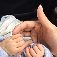 之前宝宝吸奶被吸破，每次喂奶都痛得苦不堪言，上月29号宝宝黄疸指数偏高太多下降慢就给她住院了，这两...