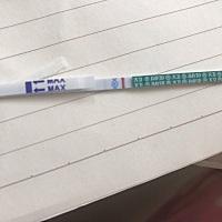 有一个浅浅的印子。