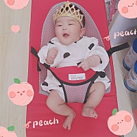 小米粒1个月17啦！ 我们是天使宝宝 超级能吃超级能睡 超级爱笑😂😂😂 虽然带宝宝有点辛苦但都是值...