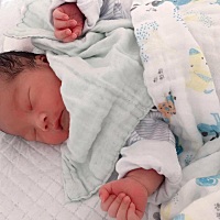 41周去医院催产，早上9点开始挂水3分钟阵痛一次，疼了12个小时开了3指，突然破水了然后开始发烧，医生建...