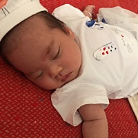 宝宝50天了！这几天因为胀气晚上哭闹不停，抱着都哭～去医院老的医生看了说胀气不舒服引起肠绞痛的！最...