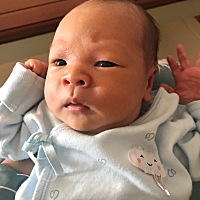 今天才出生12天，这几天00醒后都要玩几个小时才睡觉💤还好是有阿姨一起照顾，不然老妈这身老骨头真熬...