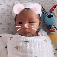 产后第四天做了通乳，乳头被嘬出了血泡，应该早请催乳师，一般医院都有，就省的受罪啦！她会教你怎么喂...