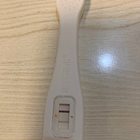 第11天，明天再测一下，看是不是还有两条，第一次怀孕老怕试纸有问题