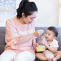 当宝宝在6个月大后，母乳营养已不能满足宝宝成长速度加快的需求，需要以副食品提供多元化的营养。此外，...