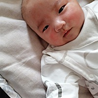 宝妈们，宝宝脸上湿疹，刚开始的时候保湿霜还能抑制住，现在不知道怎么办了