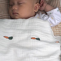 臭弟弟五点钟就醒了  推他出去遛个弯 回来砂锅炖了一锅虾仁瘦肉蔬菜粥  ✧๑•̀ㅁ•́ฅ 简直不要太鲜...