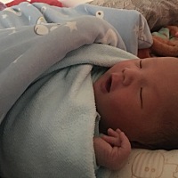 疼了19个小时，产后大出血生下的，孕期以前是小子，没想到是个小棉袄，有点遗憾，从此有了两姑娘