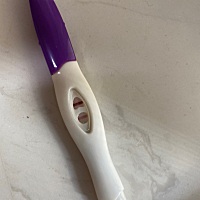 一个半月没来月经，早上抱着试试验一下，想说这是意味着中了吗？...