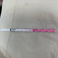 软件都显示10号排卵日，今天9号，从5月3日开始测都是这样，焦虑，有没有同样问题的宝宝？