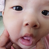 记录即将冒出的小乳牙