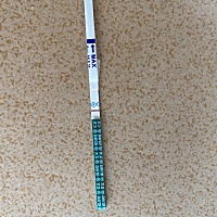 5月2号同房的，这样侧出来是怀孕吗，上个月4号来的例假，推迟5天了，好紧张
