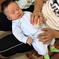 哺乳期的胸真的大的过分啊 😂