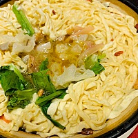 晚上公公请吃大餐，四个人点了整整一桌菜，吃的我快扶着墙出去了……回苏州要开始减肥了🤐